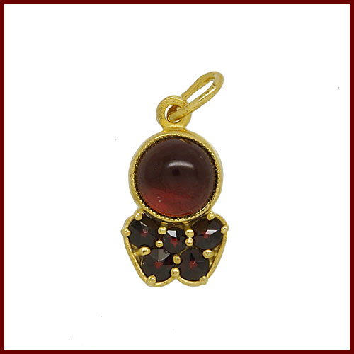 Stříbrný přívěsek český granát